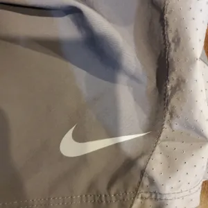 Nike Dri-FIT Light Gray Shorts Size LARGE womens thumbnail 3