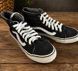 EUC- Vans Old Skool High Top Sneakers with back zipper Women’s Size 7 thumbnail 1