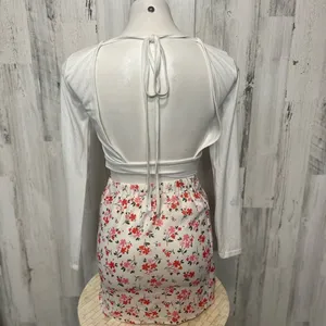 White Open-Back Long Sleeve Crop Top & Floral Mini Skirt Set – Size Small thumbnail 5