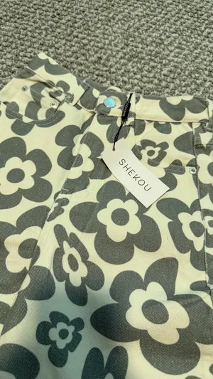 Shekou Wide Leg Floral Print Pants — Cream & Sage Green, Long for a typical xxs thumbnail 3