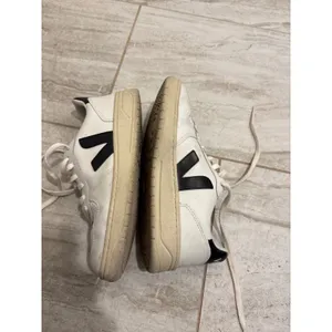 Veja V-10 Leather Sneakers Womens 7 White Black Low‎ Top Lace Up Shoes EUR 38 thumbnail 6