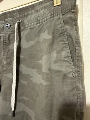 Vuori women’s medium Olive Gray Camo Cargo Pants thumbnail 3