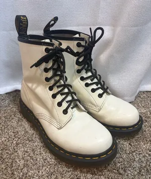 White Lace Up Dr. Martens White Leather Boots‎ Size 7 EUC thumbnail 1