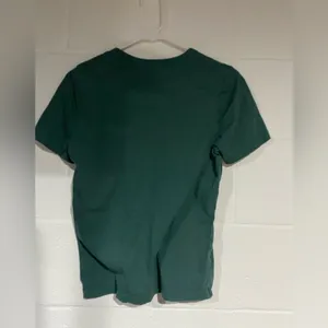 Universal thread tee green xsmall thumbnail 3
