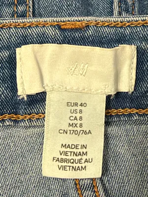 H&M Women's High-Waisted Stretch Denim Mom Shorts Size 8 thumbnail 3