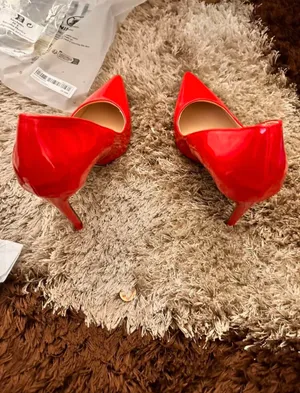 Red Heels Size 9 thumbnail 3
