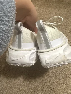 White Nike sneakers  thumbnail 2
