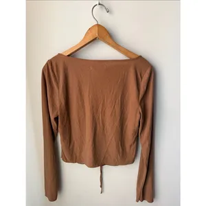 Urban Outfitters Brown Ribbed Ruched Tie Front Long Sleeve Top thumbnail 4