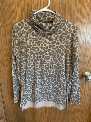 Leopard Print Turtle Neck thumbnail 1