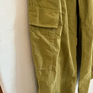 parachute women’s olive green cargo pants thumbnail 4