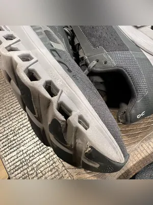 On cloud women running shoes in black 8.5 thumbnail 13