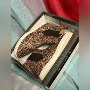 booties w/box size 8.5 thumbnail 1