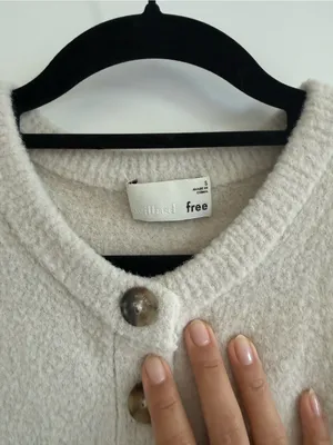 Aritzia Wilfred Free Short Button-Front Women's Sweater Cropped Cardigan - Cream thumbnail 2