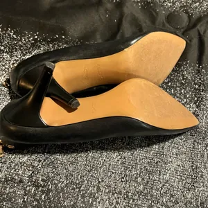 Womens 8. Aldo Black Leather Pointy-Toe Pumps with Gold Heel Zipper thumbnail 11
