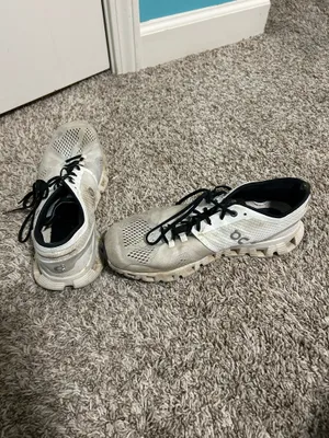 On Cloud Running Shoes thumbnail 4