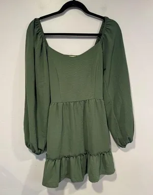 Green tiered altard state christmas puff sleeve dress thumbnail 1
