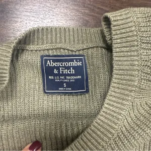 Abercrombie & Fitch Ribbed Button-Back‎ Crew Neck Sweater - Size S thumbnail 2