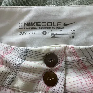 Nike Golf Women’s Plaid Skirt Size 6 thumbnail 4