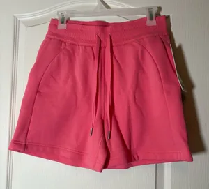 Lululemon Scuba High Rise short, 5". NWT SZ 6 SAKR (Sakura Pink) thumbnail 1