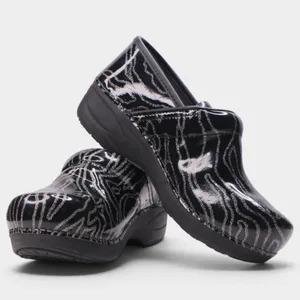 Dansko XP 2.0 Glitter Waves Patent Clogs Women 37 thumbnail 7