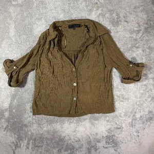 Zara Women’s XS Olive Brown Crinkle Button Front Blouse Roll Tab Sleeve Shirt thumbnail 3