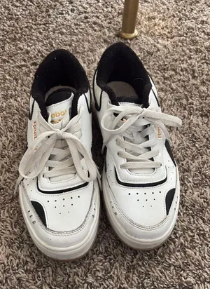 Sneakers thumbnail 2