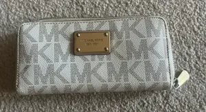 Michael Kors Wallet thumbnail 1