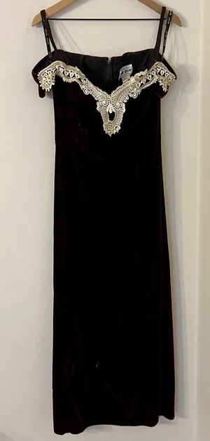Vintage 80s/90s Zum Zum Velvet Gown Burgundy Sweetheart / off the shoulder 13-14 thumbnail 1