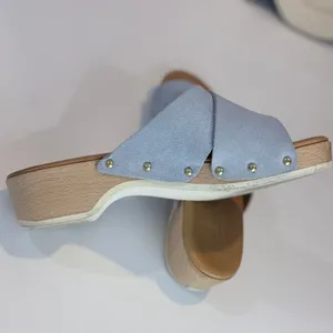 Donna Toscana Italy Light Blue Suede Studded Wood‎ Wedge Slide Sandals Mules 8.5 thumbnail 4