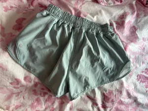 Lululemon Shorts Hotty Hot thumbnail 2