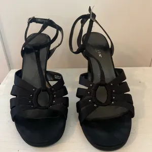 Kenneth‎ Cole Reaction Black Heels Size 7 thumbnail 1