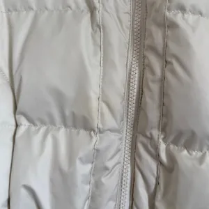 The North Face 550 Puffer Jacket Size Medium Women’s Cream Off White Down Hooded thumbnail 7