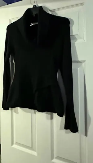 White House Black Market long sleeve blouse size Medium. thumbnail 4