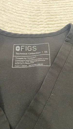 FIGS Scrub Top thumbnail 2