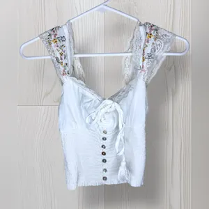 FOREVER 21 Women’s White Lace Floral Fairycore Embroidered Crop Top thumbnail 2