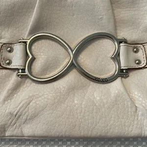 XOXO Y2K white faux leather wristlet clutch with silver heart EUC thumbnail 6