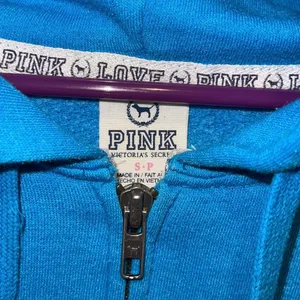 PINK vs Zip Up thumbnail 2