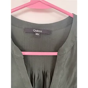 Quince Silk Blouse Olive Green V Neck 3/4 Sleeve Pintuck Stretch Top- XS thumbnail 2