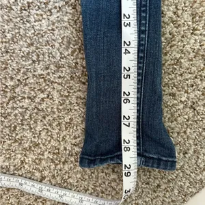 🦋 Abercrombie and Fitch Dark Wash Denim Skinny Jeans 2R 26 thumbnail 6