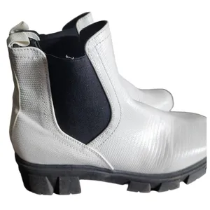 Sugar TC Boots Womens Size 8M White Chelsea Glossy Finish Joyrider Pull‎ Tab thumbnail 4
