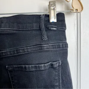 MOTHER • The Hustler Ankle Fray jeans washed black Not Guilty bootcut flare crop thumbnail 15