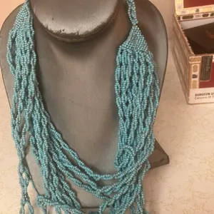 Elegant Beaded Necklace in Turquoise thumbnail 2
