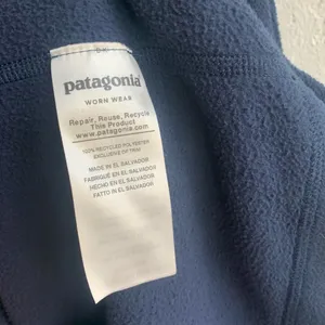 PATAGONIA medium navy blue sweater thumbnail 4