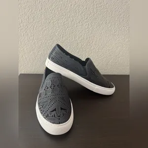 NWOT $250 Tory Burch Deep Navy Lennon Slip On Laser Cut Out Leather Sneakers 8.5 thumbnail 2