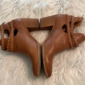 FRYE Bootie’s size 9 color tan/ brown see all photos of the boots thumbnail 5