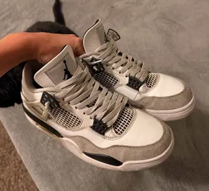 Nike Jordans  thumbnail 1