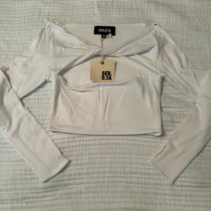 SER.O.YA Ellis Top - NWT - Size S - White Off Shoulder Crop Top thumbnail 5