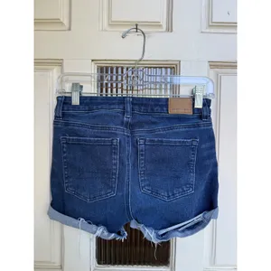 American‎ Eagle Midi Jean Shorts Button Fly Cuffed Raw Hem Size 2 thumbnail 2