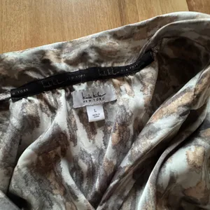 Nicole Miller New York‎ Animal Print Pajama Set Large Top Small Pants Gray Brown thumbnail 3