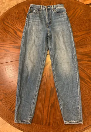 Levi's High Loose Taper Jeans thumbnail 1
